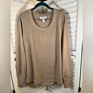 NEW NINE WEST SWEATSHIRT
